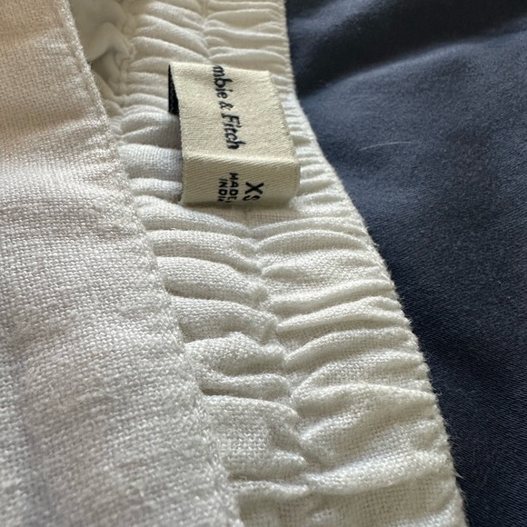 Abercrombie & Fitch Linen-Blend Pull-On Shorts - Picture 4 of 5